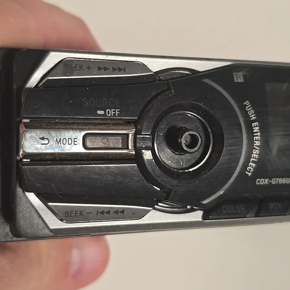 Sony CDX-GT66UPW Car‎ Stereo Removable Faceplate Needs Knob